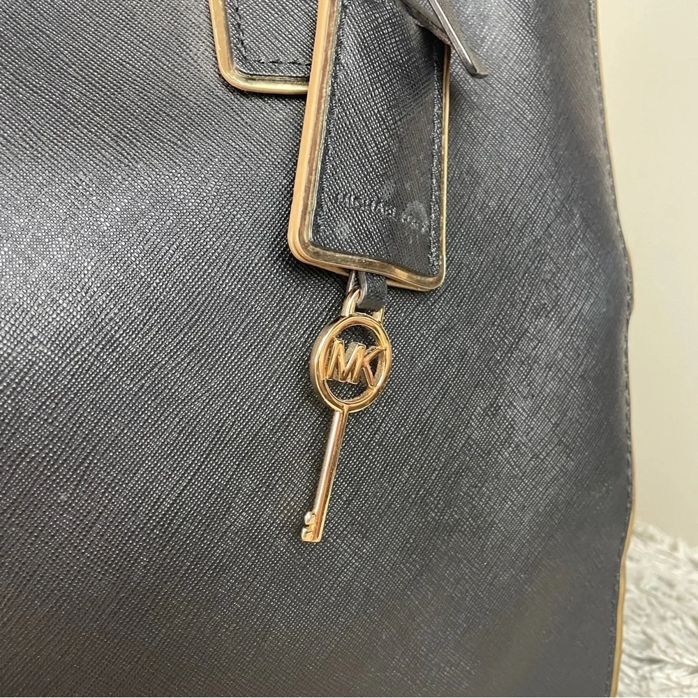 MICHAEL KORS Hamilton Black Saffiano leather gold trim Handbag/Tote - Picture 6 of 15